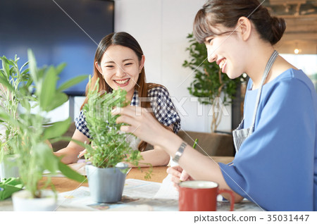 文化學校參與種植的婦女 35031447