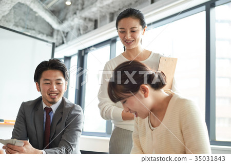 Language school class instructor student Language school class instructor student 35031843