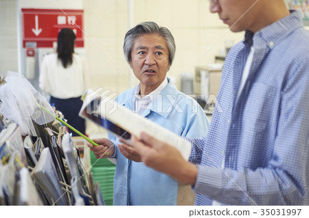 Senior working at a convenience store 35031997