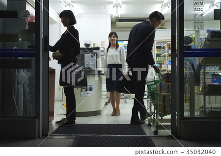在便利店購物 35032040