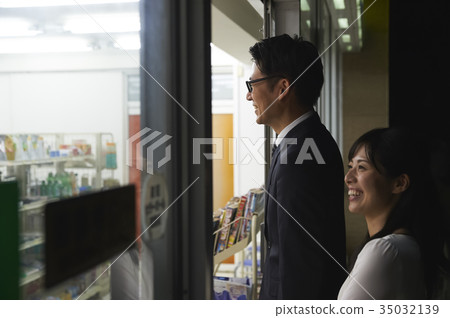 Couple shopping at a convenience store Couple shopping at a convenience store 35032139