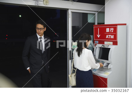 在便利店購物 35032167