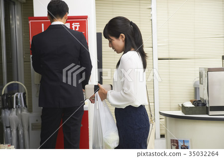 Shopping at a convenience store Shopping at a convenience store 35032264