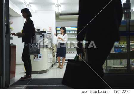 Shopping at a convenience store 35032281