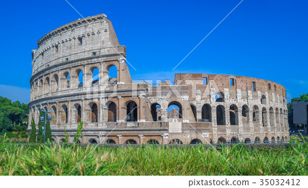 Colosseum ruins Colosseum ruins 35032412