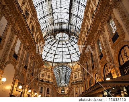 Galleria Vittorio Emanuele II, Milan / Milan Galleria 35032530