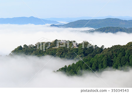 Binaka Matsuyama Castle-A heavenly castle floating in the sea of clouds- 35034543