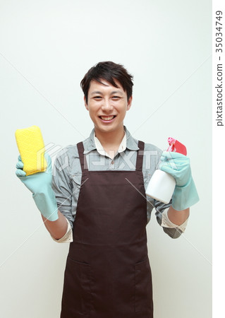丈夫（看照相機複製空間上身圍裙偶然家務男性30多歲的父親） 35034749