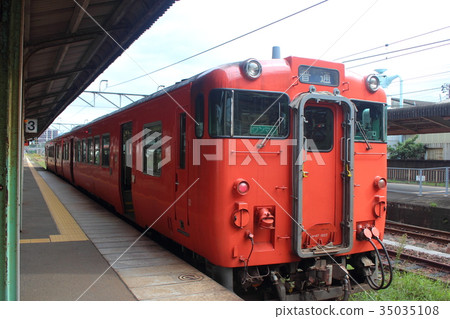 Diesel Locomotive of the San-in Main Line Diesel Locomotive of the San-in Main Line 35035108