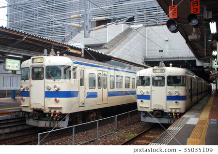 Trains at Ogura Station Trains at Ogura Station 35035109