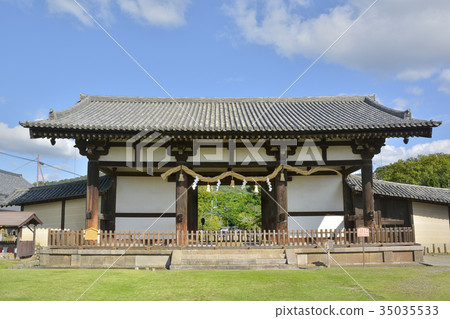 World Heritage National Treasure Todaiji Temple Damaged Gate 35035533