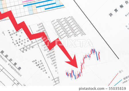 Closing arrow balance investment downturn downward 35035819