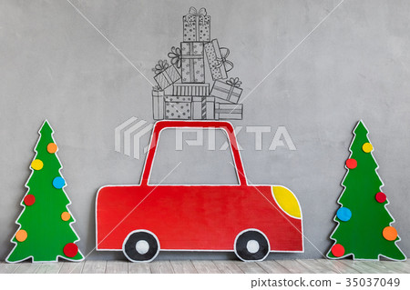 Cardboard car and Christmas tree 35037049