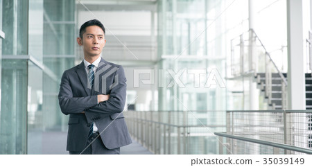 Businessman portrait arms crossed 35039149