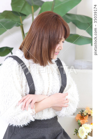 Young lady's hair style 35039174