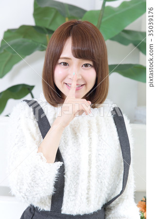 年輕女士的髮型 35039176