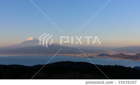 The view from Mt. Fuji and Mt. Suruga Bay at dusk in Shizuoka The view from Mt. Fuji and Mt. Suruga Bay at dusk in Shizuoka 35039207