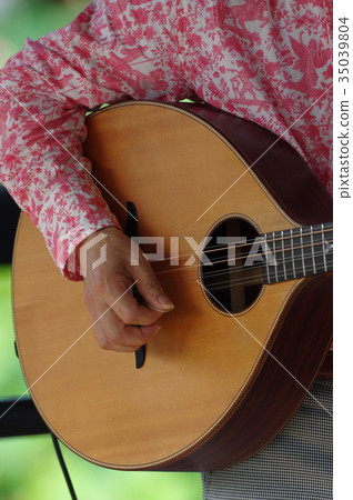 布祖基琴 布祖基琴 35039804