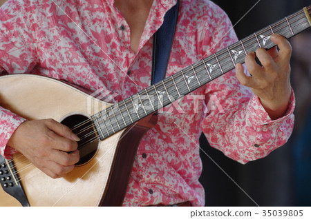 布祖基琴 布祖基琴 35039805