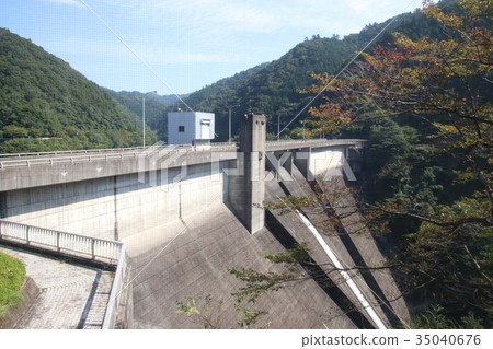 Dam 35040676