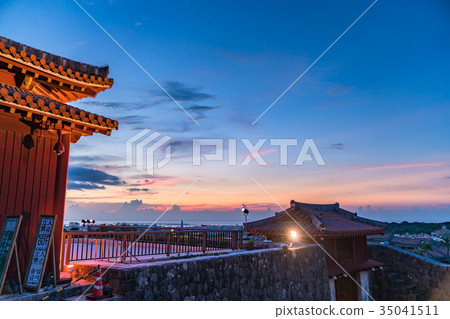 <<Okinawa Prefecture>> Shuri Castle and Naha Cityscape 35041511
