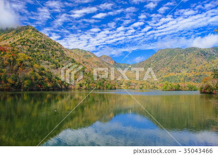 Lake Yuno and autumn sky Lake Yuno and autumn sky 35043466