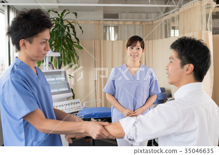 操縱患者機械手按摩女醫生醫學圖像 35046635