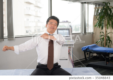 操縱的患者機械手按摩醫療圖像 35046643