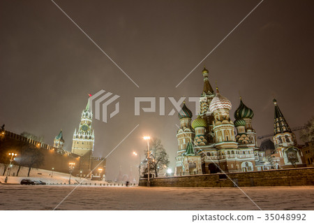 Beautiful night light of St. Basil's Cathedral. 35048992