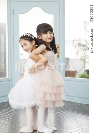 Friends, children, siblings, ballet Friends, children, siblings, ballet 35050891