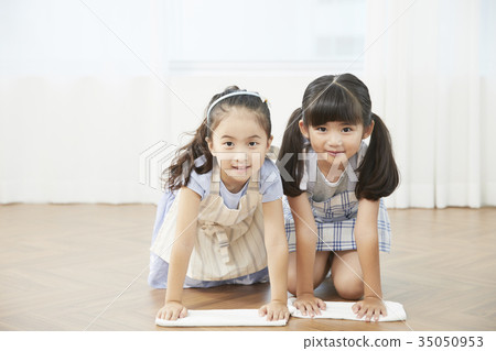 Friends, children, siblings, cleaning Friends, children, siblings, cleaning 35050953