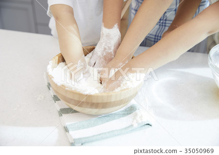Friends, children, siblings, cooking, play Friends, children, siblings, cooking, play 35050969