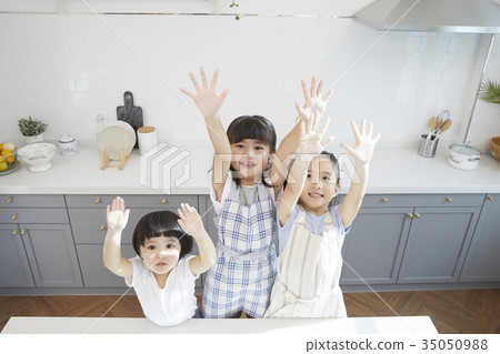Friends, children, siblings, cooking, play Friends, children, siblings, cooking, play 35050988