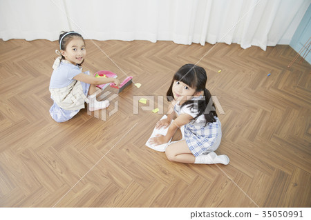 Friends, children, siblings, cleaning 35050991