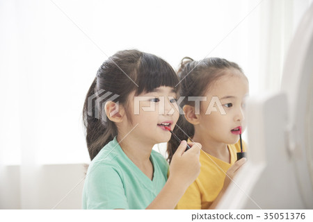 Friends, children, siblings, makeup, play 35051376
