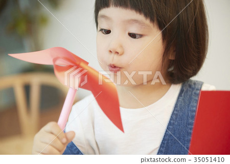 Children, play Children, play 35051410