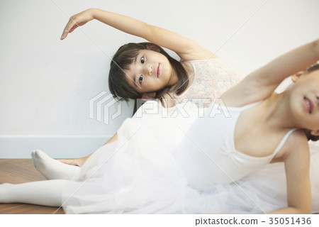 Friends, children, siblings, ballet Friends, children, siblings, ballet 35051436