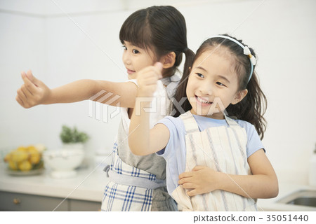 Friends, children, siblings, cooking, play 35051440