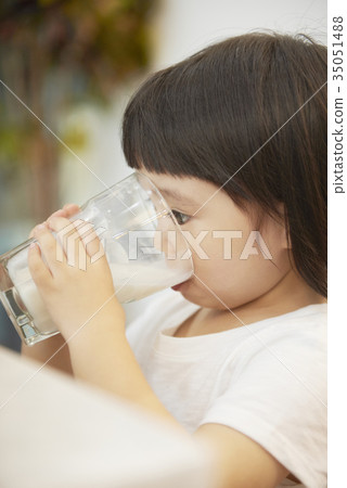 Children, snacks 35051488