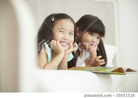 Friends, children, siblings, play, reading Friends, children, siblings, play, reading 35051516