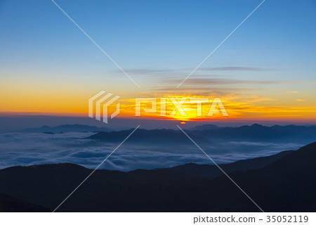 從Tateshina山頂部的日出 35052119