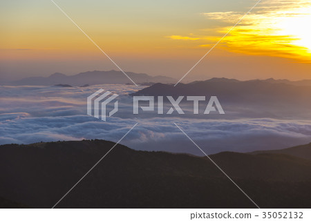 Dawn from the top of Mt. Tateshina 35052132