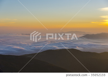 Cloud sea of dawn from Tateshina mountain peak 35052133