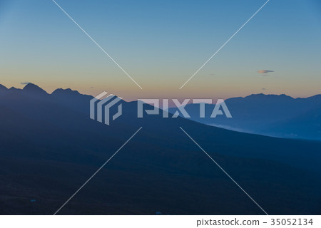 Morning-burning Yatsugatake mountain ridge ridge line and central Alps from Mt. 35052134