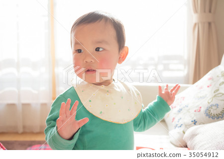 little child, toddler, younger 35054912