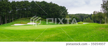 Autumn foliage and grassy scenery at a golf course in Hokkaido Autumn foliage and grassy scenery at a golf course in Hokkaido 35054937