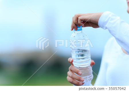 Hydration exercise 35057042
