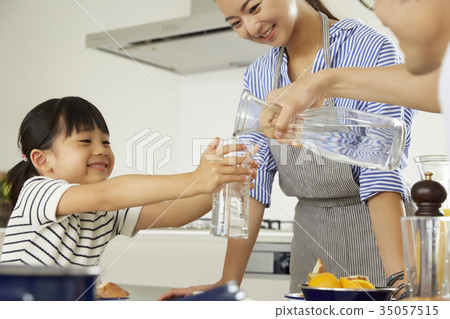 Family eating Family eating 35057515