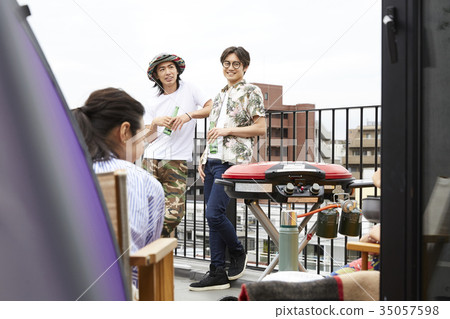 陽台上的戶外派對 陽台上的戶外派對 35057598