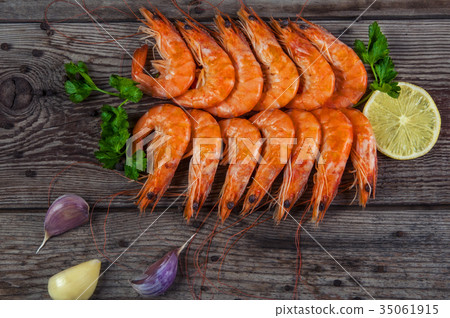 Selection of shrimps for dinner on wooden plate Selection of shrimps for dinner on wooden plate 35061915